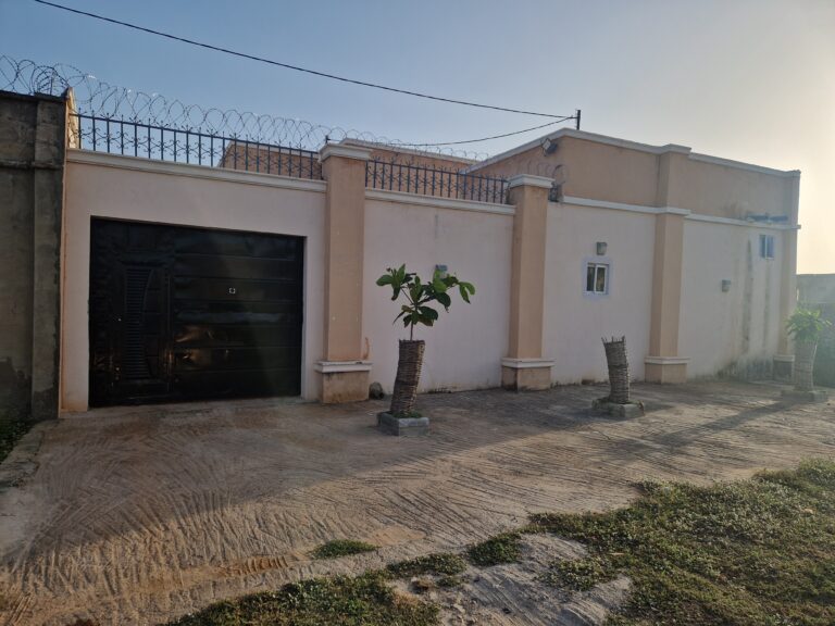 KT14102501: (FOR SALE) Exquisite 5-Bedroom Residential Home on Goruba Road, Katsina – ₦44 Million